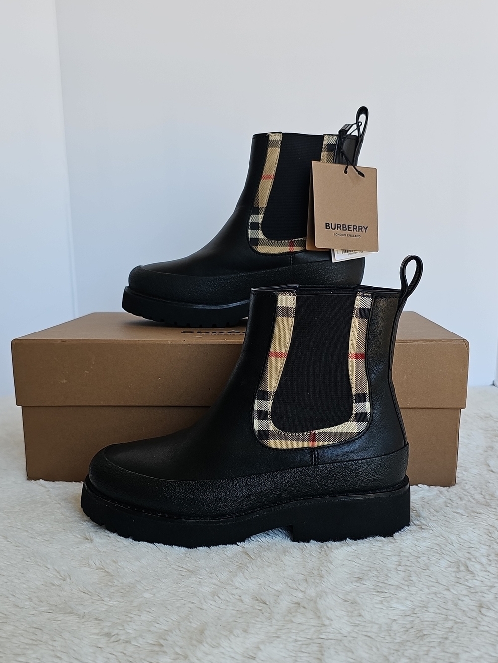 NWT Burberry Kids Vintage Check Detail Leather Chelsea Boots Black EU 32/ US 1 Y